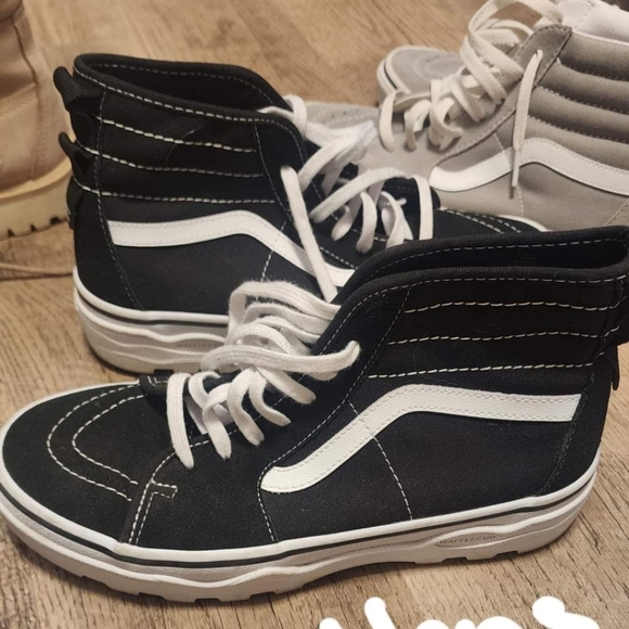 Vans - Picture 2 of 2